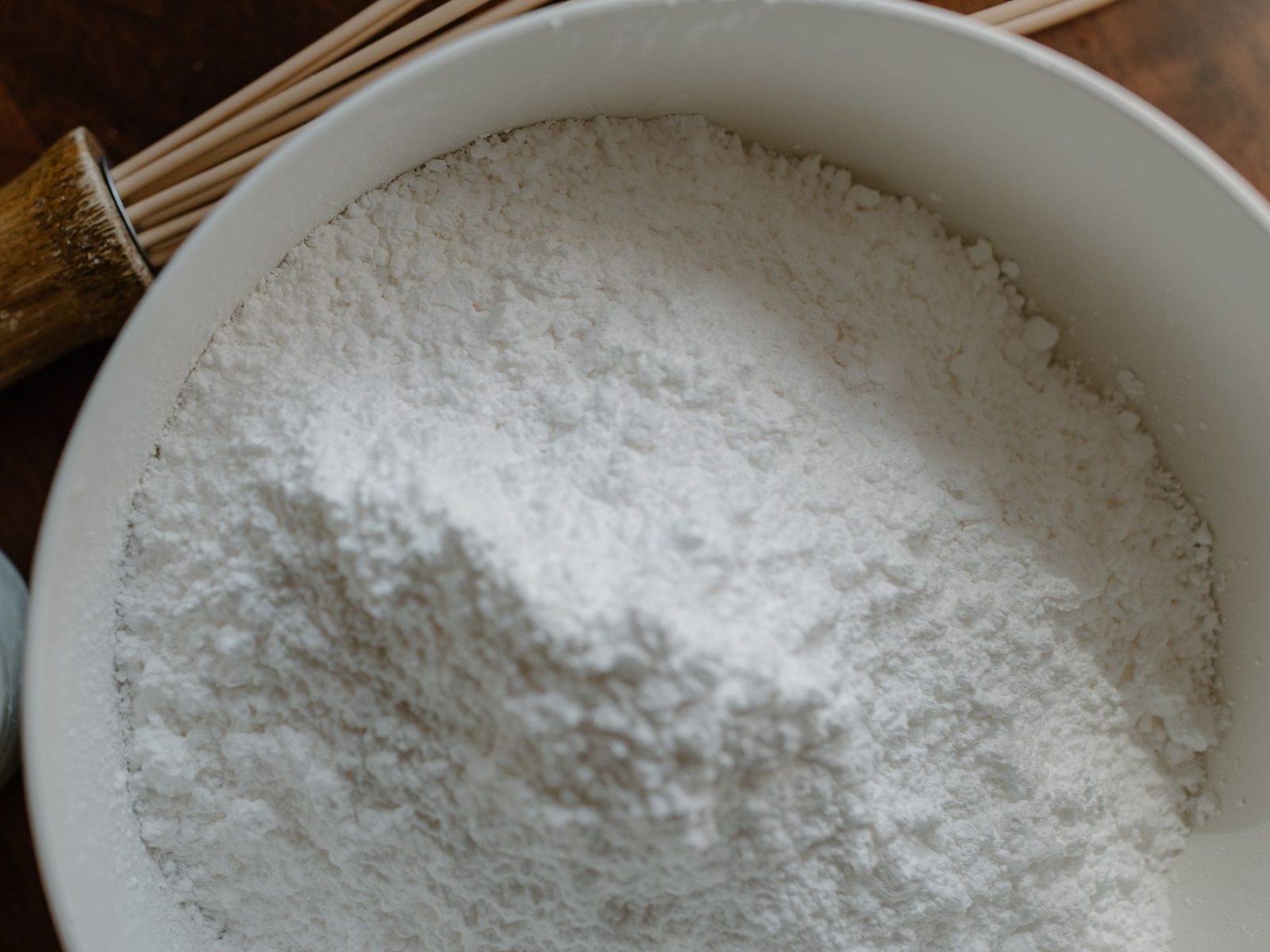 High-whiteness wollastonite powder heaped in a bowl